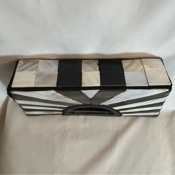 NINA NGUYEN Vintage Handbag Mother of Pearl Fan Design Magnetic Closure Bag - Picture 7 of 9